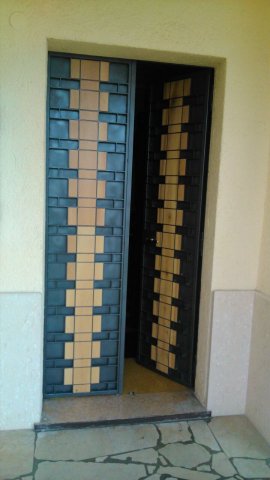 Porta in ferro e legno